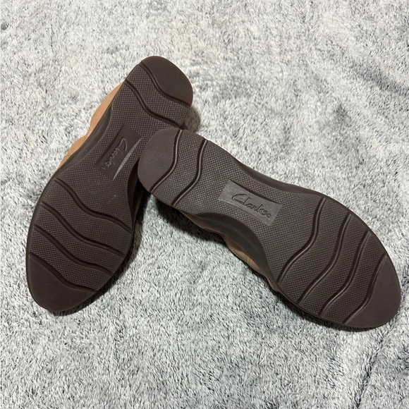 Clarks Womans LeatherSlip On Tan Flat Jenette Ruby Loafer size 8.5 Casual Office - Picture 5 of 7